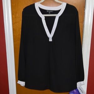 Ladies black and white top.